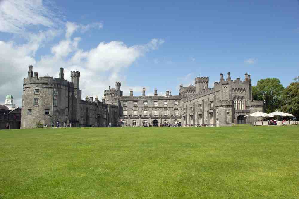 Heathrow to Southampton Taxi Via Windsor-Castle